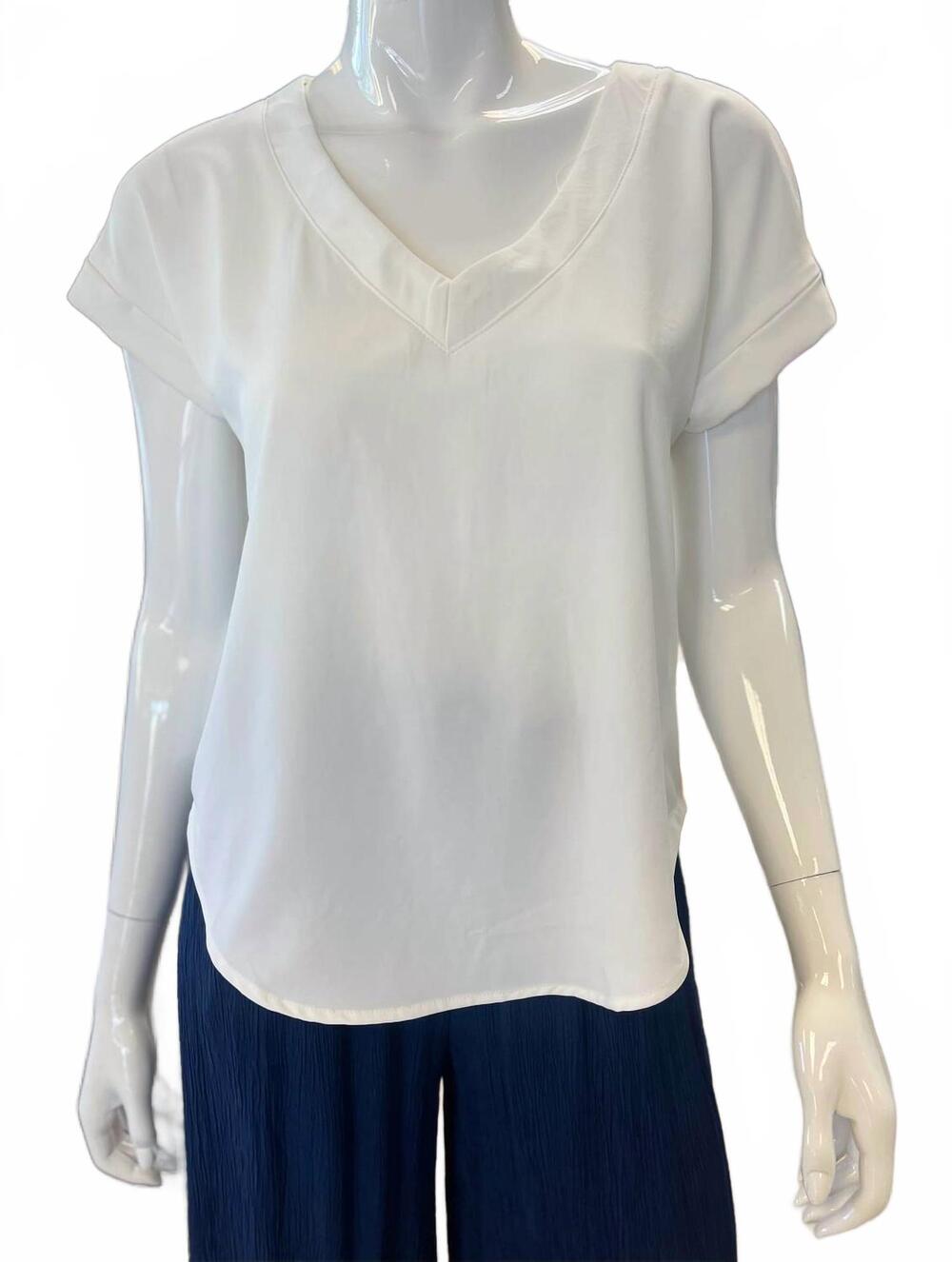 NEW KLD. SIGNATURE women's short sleeve v-neck top in white